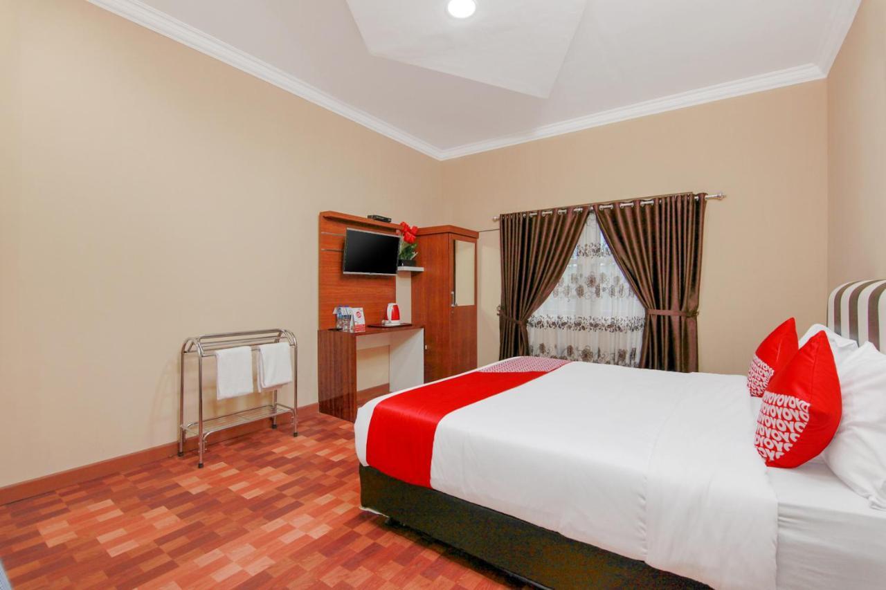 Oyo 799 Hotel Dieng Berastagi Exterior foto